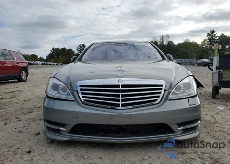 2011 Mercedes-Benz S 550 z USA, uszkodzony, nr VIN WDDNG7BB6BA393787